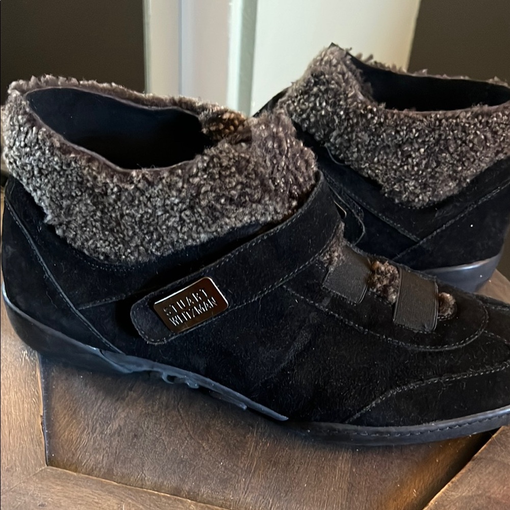 π 1 hour sale. Stuart Weitzman, 9.5, Black suede High-Top Sneakers, faux fur - Picture 3 of 10